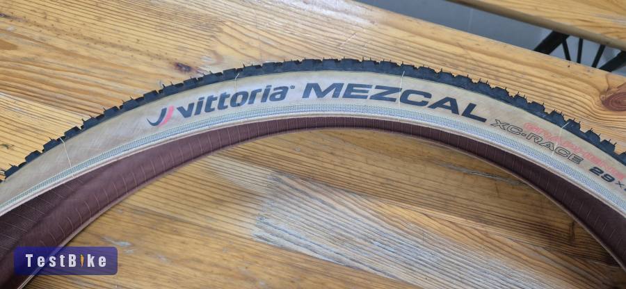 Vittoria Mezcal 29*2,35 szinte új párban