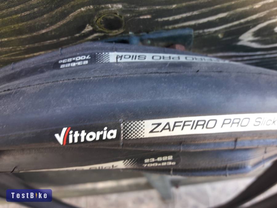 Vittoria Zaffiro 700x23 és 700x28 peremes külső gumik