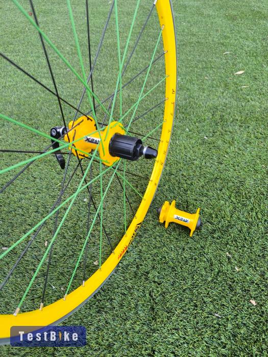 Vuelta Xray 26" hátsó kerék+ első agy