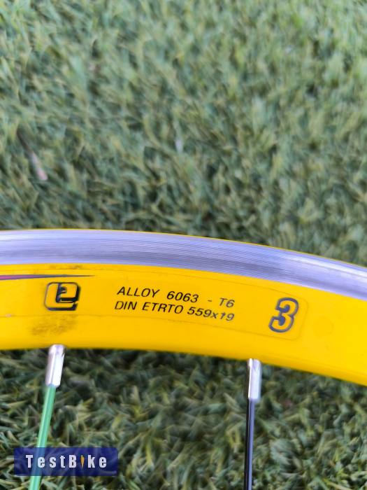 Vuelta Xray 26" hátsó kerék+ első agy
