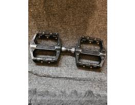 Wellgo szegecses platform pedál eladó