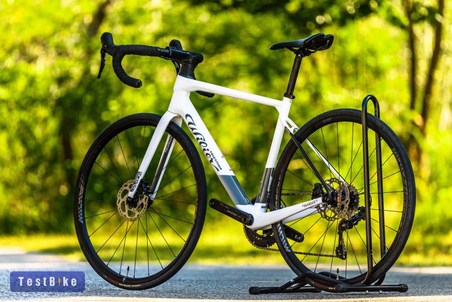 Wilier Garda 105 (M) 2026 új karbon országúti kerékpár