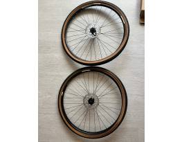 WTB ASYM i23 Gravel kerékszett – Shimano Deore agyak – WTB R