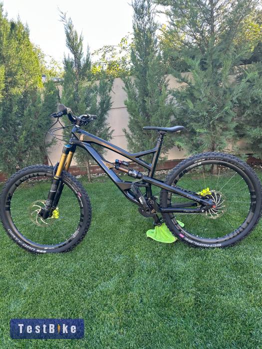 YT Capra CF Pro Race