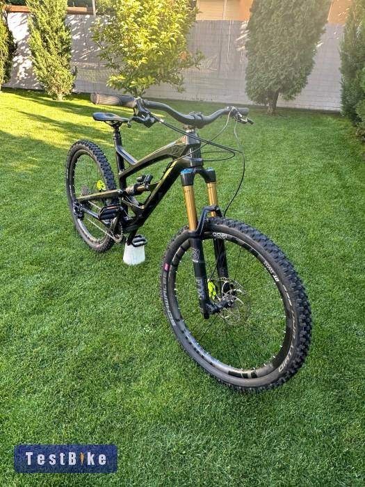 YT Capra CF Pro Race