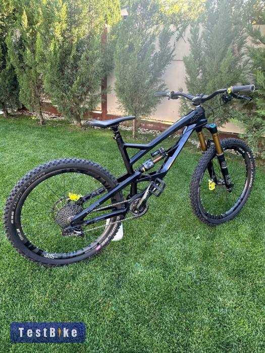 YT Capra CF Pro Race