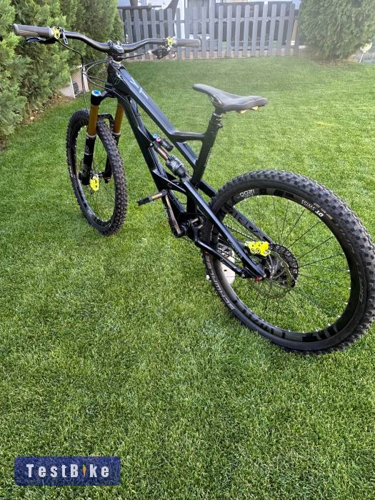 YT Capra CF Pro Race