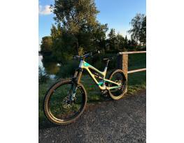 YT Capra CF Pro Race
