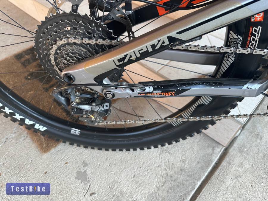 YT Capra cf Pro Race carbon M