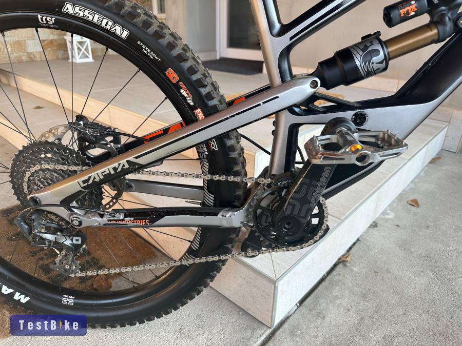 YT Capra cf Pro Race carbon M