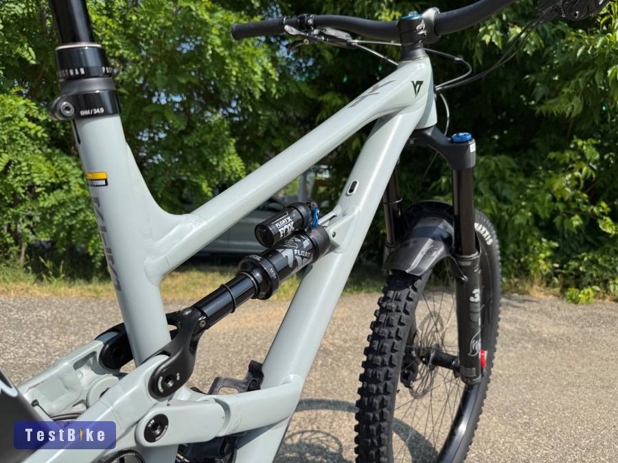 YT Capra Core 2 AL L 2 év gari
