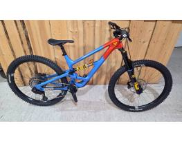 YT Capra Core 3 CF MX 2025-ös L-es