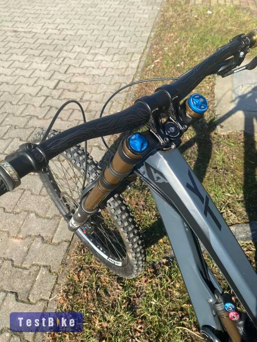 YT Tues 2017-es downhill kerékpár