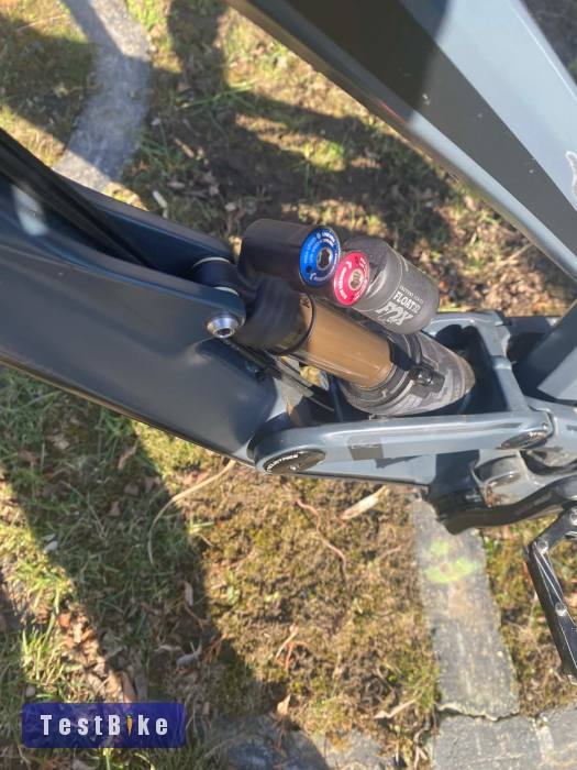 YT Tues 2017-es downhill kerékpár