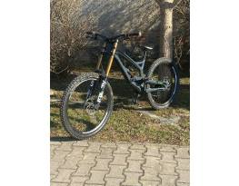 YT Tues 2017-es downhill kerékpár