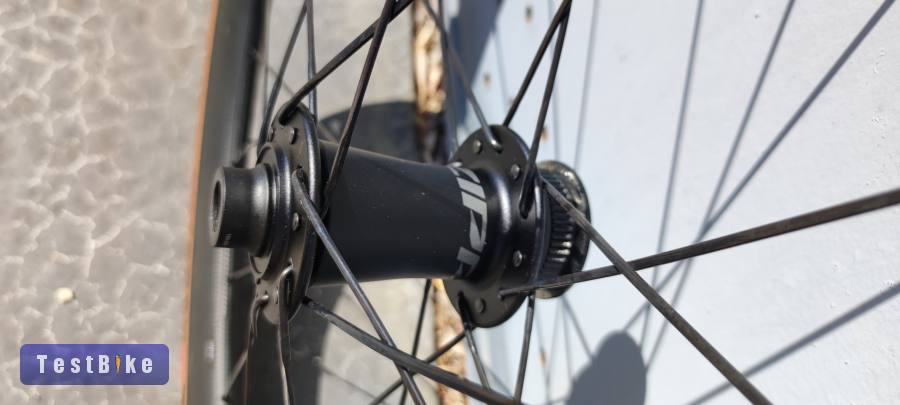 ZIPP 404 Firecrest Karbon Országuti Shimano kerékszett      