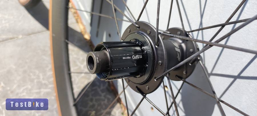ZIPP 404 Firecrest Karbon Országuti Shimano kerékszett      