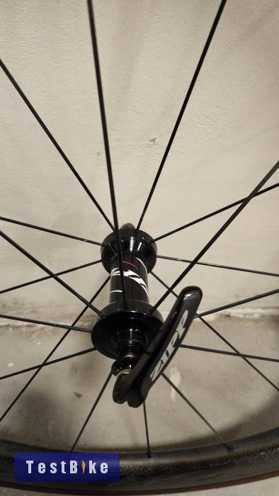 Foglalás Zipp 404 Firecrest karbon kerékszett eladó 