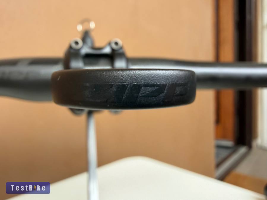 Zipp SL-70 Ergo karbon kormány és SL Speed karbon stucni