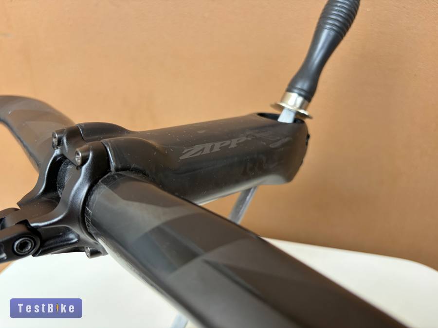 Zipp SL-70 Ergo karbon kormány és SL Speed karbon stucni