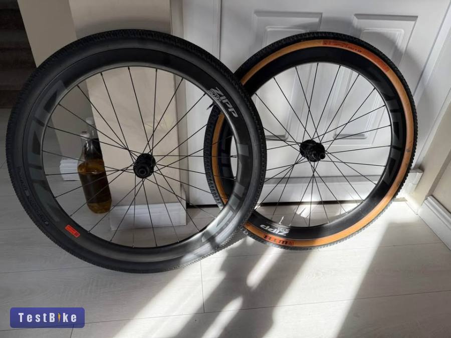 Zipp303S karbon kerékszett,XDR freehub,centerlock,felgumizva