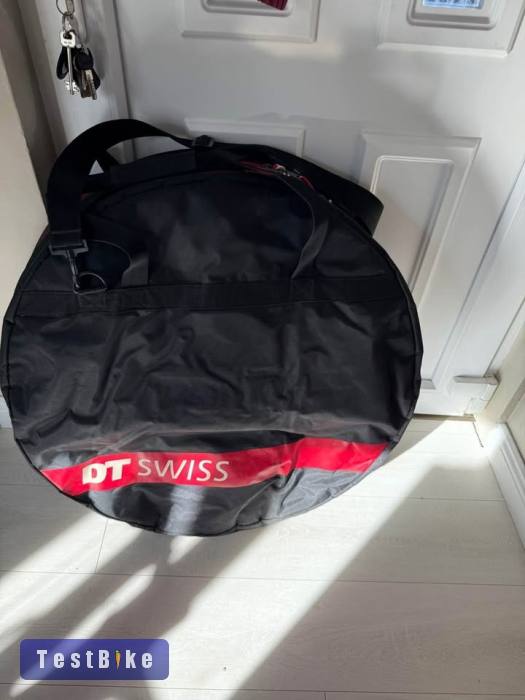 Zipp303S karbon kerékszett,XDR freehub,centerlock,felgumizva