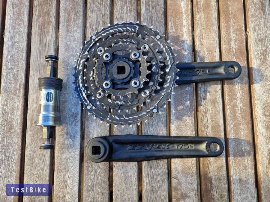 ZZYZX négyszögtengelyes hajtómű és középcsapágy