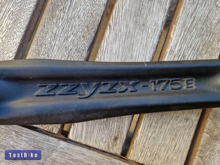 ZZYZX négyszögtengelyes hajtómű és középcsapágy