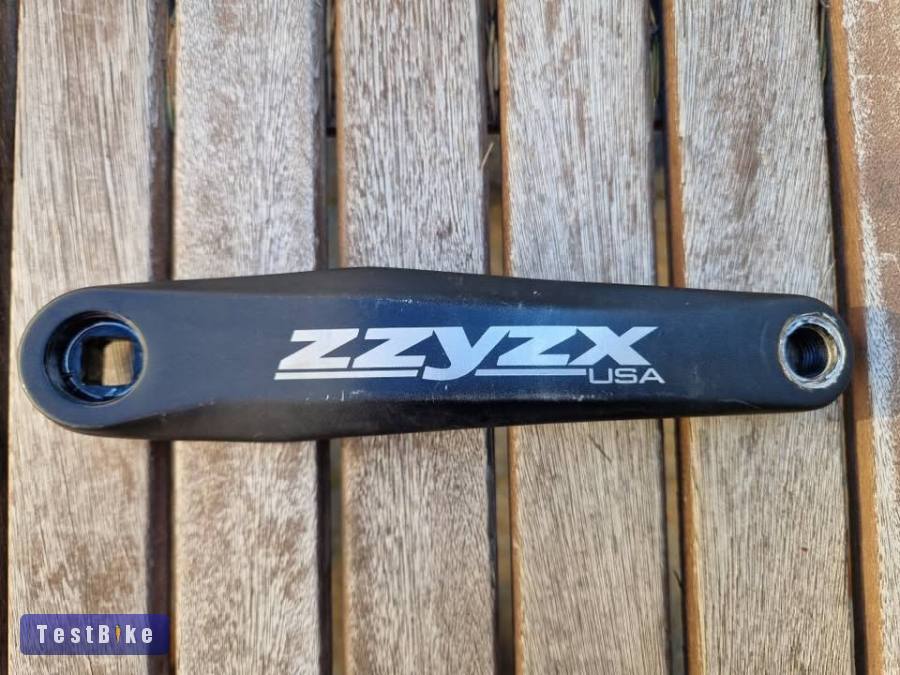 ZZYZX négyszögtengelyes hajtómű és középcsapágy