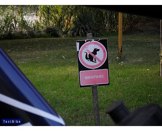 Kutyaszéklet a fűben 2011 nem bringás termék, XCode képe nem bringás termék